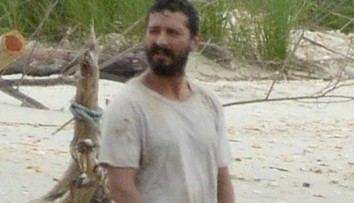 Shia LeBeouf s hviezdou 50 Shades of Grey na ostrove: Vytiahol ho a vycikal sa do mora