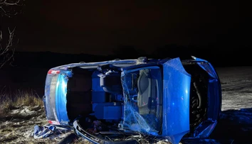 Hrdinský krok dievčatka z Česka. Po havárii svetlom privolalo pomoc zakliesnenej vodičke