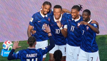 Francúzsko nedopustilo prekvapenie a postúpilo. Rekordér Mbappe s dvomi gólmi, skóre mohlo byť aj vyššie