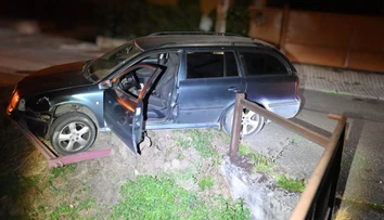 FOTO: Nafúkal závratnú hodnotu, za volantom nemal čo robiť.  Jeho jazda sa skončila nárazom do zvodidiel