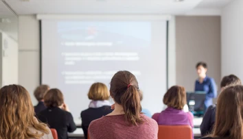 Ministerstvo školstva chce klepnúť po prstoch firmám, ktoré predávajú záverečné práce
