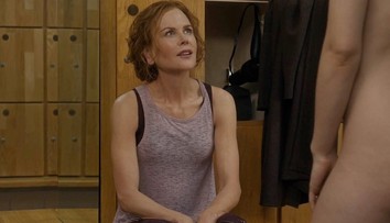 Pred Nicole Kidman sa postavila holá žena. Ona sa len prizerala