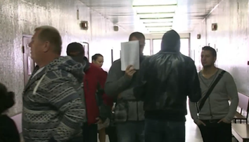 Košickí policajti, ktorí mali šikanovať rómskych chlapcov, sa opäť postavia pred súd