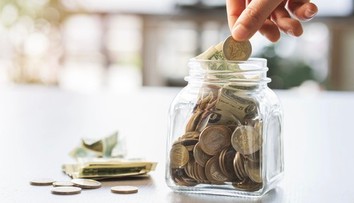 Finančné tipy pre mladých: Ako efektívne naložiť so zarobenými peniazmi z letnej brigády?