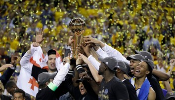 Golden State získal piaty titul NBA, LeBron James uznal kvality súpera