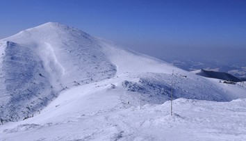 Pod Veľkým Kriváňom zasypala lavína dvoch lyžiarov. Obaja vyviazli našťastie bez zranení