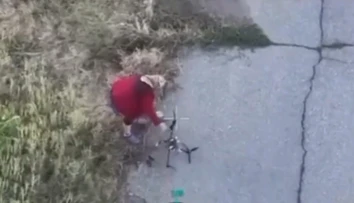 VIDEO: Ukrajinská babička mala zneškodniť ruský dron holými rukami