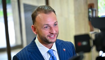 Šutaj Eštok chce vlaky zadarmo pre policajtov. Ušetria a dohliadnu na bezpečnosť, tvrdí