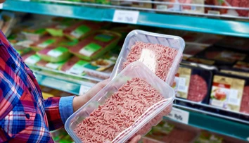 Posvietili si na mleté mäso v poľských obchodoch a ostali v šoku. Každá druhá šarža budí obavy, našli i zakázané zložky
