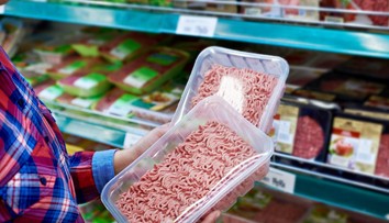 Posvietili si na mleté mäso v poľských obchodoch a ostali v šoku. Každá druhá šarža budí obavy, našli i zakázané zložky