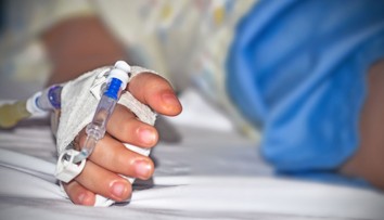 Omyl zdravotníkov zničil šance druhého chlapca. Lekári zhodnotili, že ďalšiu operáciu by neprežil