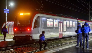 Rukojemnícka dráma vo Švajčiarsku zrejme nesúvisí s terorizmom. Muža, ktorý zadržiaval vo vlaku cestujúcich, zastrelili