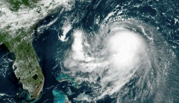 Tropická búrka Henri, smerujúca k východnému pobrežiu USA, zosilnela na hurikán