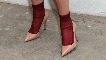 Ponožky v lodičkách? Slávna herečka zrejme stráca vkus