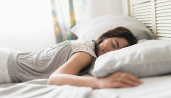 Horúčavy nedajú telu oddýchnuť ani v noci. Odborníci varujú pred chybou, ktorú robia mnohí ľudia