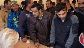 Železiarne v Podbrezovej nechcú cudzincov. Na konkurz preto zavolali Rómov, prišli ich stovky