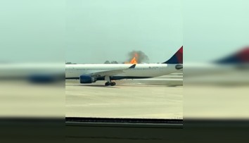 VIDEO: Desivé momenty na palube Airbusu. Lietadlu začal pred odletom horieť motor