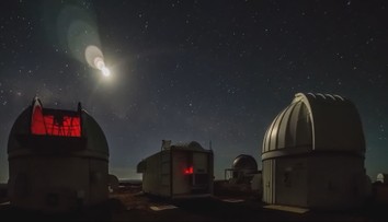 Rozvírili sa teórie, že ide o mimozemskú loď. Nad našimi hlavami lieta tichý posol z vesmíru