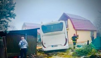 FOTO: Hrozivá nehoda autobusu v Gerlachove