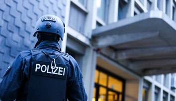 Krvavý útok na škole pri Berlíne: Medzi obeťami je mladá žena aj muž, ktorý sa jej snažil pomôcť