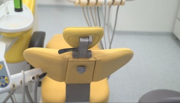 Vincent má 49 rokov a nikdy nebol u zubára. Zuby si doteraz trhal sám