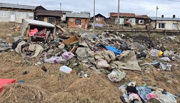 Likvidáciu odpadu môžu mať zadarmo. V Žehre bojujú s haldami smetí, hoci kontajner je poloprázdny