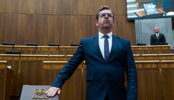 Známy poslanec KDH nafúkal po dopravnej nehode. Zrazil sa so zverou, strana reaguje