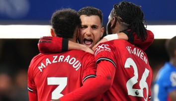 Manchester United bral zo Stamford Bridge všetky body. Klub z veľkej šestky na pokraji vypadnutia