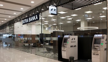 Slovenské banky zdvíhajú poplatky. Niektoré zdražujú len vybrané služby, iné menia celé cenníky (PREHĽAD)