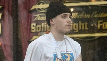 Brooklyn Beckham neostal dlho sám. Na tejto kráske mohol nechať (nielen) oči