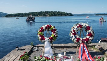 Nórsko pracuje na zákaze poloautomatických zbraní. Zabíjal nimi Breivik