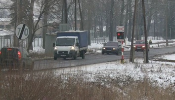 VIDEO: Pre pár desiatok sekúnd riskujú Slováci život. Z toho, čo sa deje na priecestiach, zostáva rozum stáť