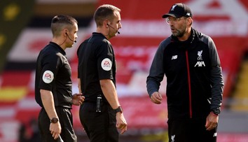 Vo virálnom videu urážal Kloppa. O treste pre rozhodcu Premier League je rozhodnuté