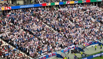 VIDEO: Vychutnajte si, ako tisíce slovenských fanúšikov chorálom Macejko ovládli Frankfurt. Zimomriavky garantované