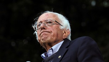 Bernie Sanders odstúpil zo súboja o Biely dom, prisľúbil podporu Bidenovi