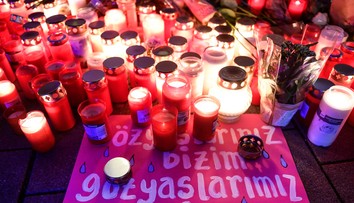 FOTO: Nemecko si na viacerých miestach uctilo pamiatku obetí streľby v Hanau