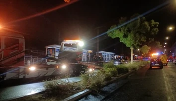 Muž úmyselne vrazil autom do davu vo Francúzsku. Jeden človek zomrel