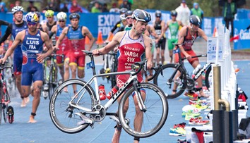 Varga nedokončil preteky na domácich MS v strednom triatlone