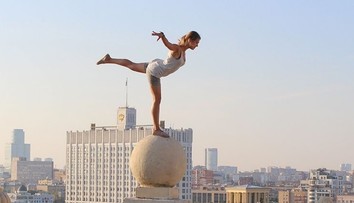 Vražedná kombinácia: Je krásna a nebojácna zároveň, Ruska fotí najnebezpečnejšie selfie