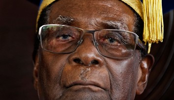 Zimbabwiansky prezident Robert Mugabe odstúpil, ľudia oslavujú