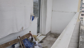 Roky ich trápi ostrý zápach z bytu susedky. Obyvatelia paneláku sú bezradní a boja sa o svoje zdravie