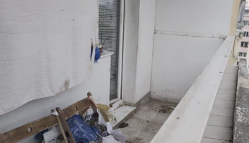 Roky ich trápi ostrý zápach z bytu susedky. Obyvatelia paneláku sú bezradní a boja sa o svoje zdravie