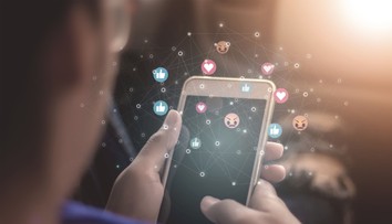 Syndróm FOMO: Ako nás ovplyvňuje strach z premeškania?