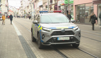 Nôž do neho zabodol osemkrát. Pezinkom otriasol brutálny pokus o vraždu