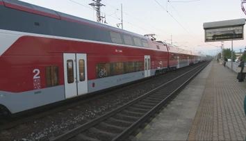 Vlaky medzi Bratislavou a Trnavou stáli. Vo vlaku museli zasahovať záchranári