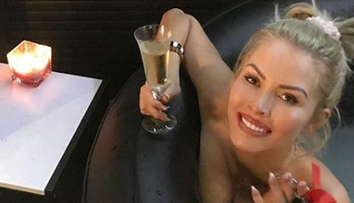 Mia Bella po zmenšení pŕs opäť mení imidž. Už nie je blondína