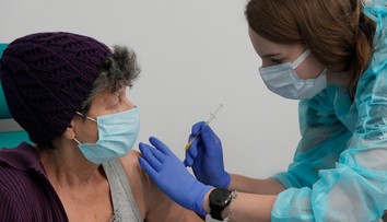 Toto sú najčastejšie ťažkosti po podaní vakcín. ŠÚKL eviduje aj vážne podozrenia na nežiaduce účinky