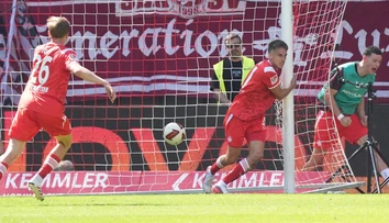 VIDEO: Slováci v Nemecku úradovali. Kaprálik zariadil dva góly Kielu, Sauer si otvoril strelecký účet