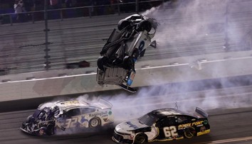 Preteky NASCAR v Daytone poznačila hrozivá havária v poslednom kole