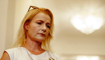 Samovražda matky obete masovej streľby na Karlovej univerzite má dohru. V prípade obvinili bývalého policajta